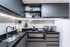 Apartment | Private kitchen | Cookware/dishes/utensils