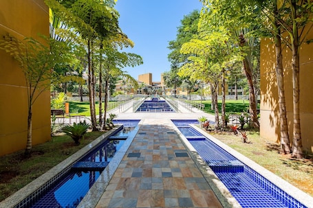 2 piscinas al aire libre