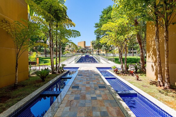 2 piscines extérieures