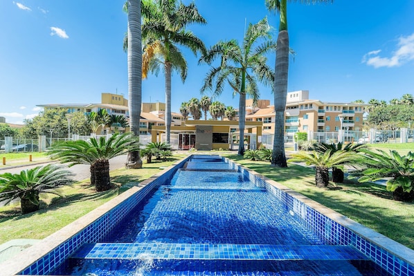 2 outdoor pools