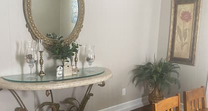 Charming 2-bedroom house with WiFi, AC in welcoming Greensburg.