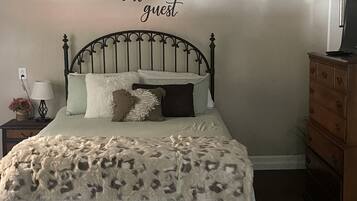 2 bedrooms, iron/ironing board, travel cot, WiFi