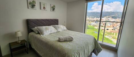 3 chambres, fer et planche à repasser, Wi-Fi, draps fournis