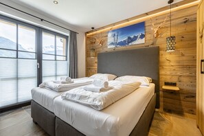 2 habitaciones, tabla de planchar con plancha y ropa de cama 