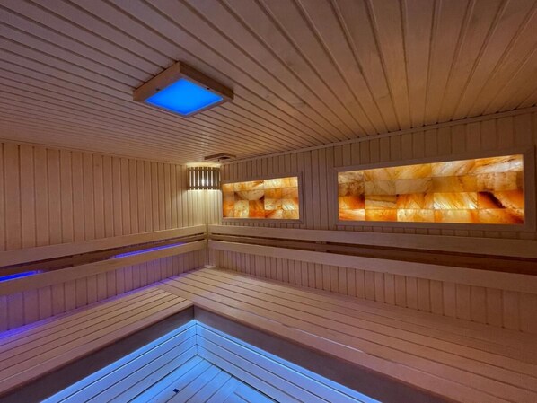 Indoor spa tub