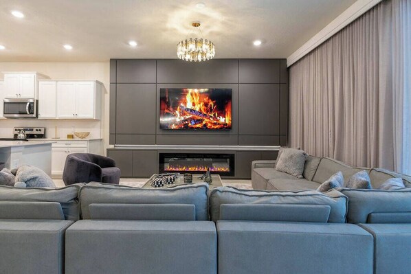 TV, fireplace - 2025 Brand NEW 10Bedrooms At Windsor Cay (Clermont)