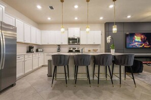 Fridge, microwave, oven, stovetop - 2025 Brand NEW 10Bedrooms At Windsor Cay (Clermont)