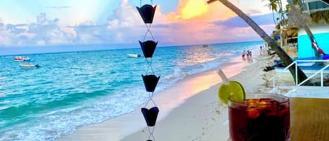 Beach nearby, sun loungers, beach towels