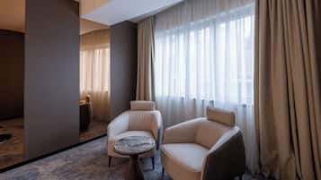 1 slaapkamer, een minibar, een kluis op de kamer, een bureau
