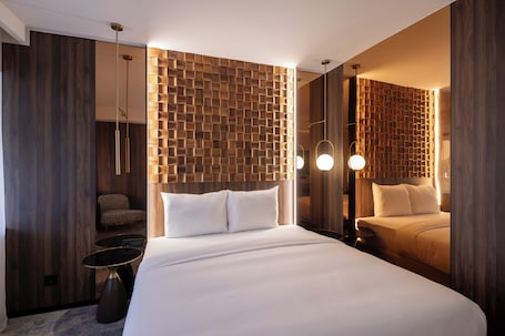 Superior Double Room | 1 bedroom, minibar, in-room safe, desk