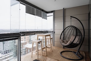 Apartamento, sacada, vista para a cidade | Sacada