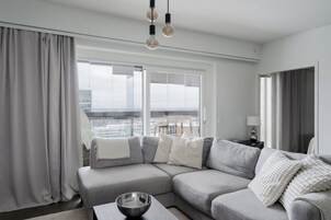 Apartamento, sacada, vista para a cidade | Vista do quarto