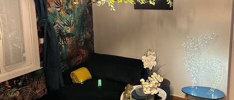 Smart TV, table football, books, stereo