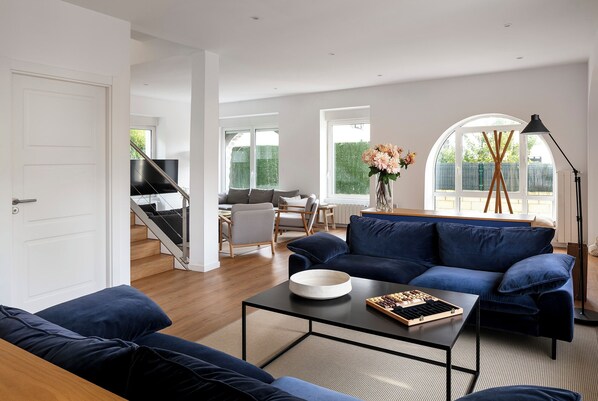 Fernseher, Stereoanlage