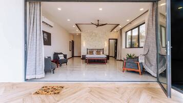 Villa Luxe, piscine privée, vue mer | Coffres-forts dans les chambres, bureau