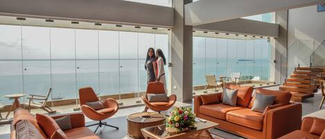 ラグジュアリー ペントハウス | リビング エリア | テレビ