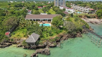 Villa Luxe, piscine privée, vue mer | Coffres-forts dans les chambres, bureau