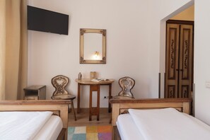 Classic Double or Twin Room, 2 Single Beds, Mountain View
