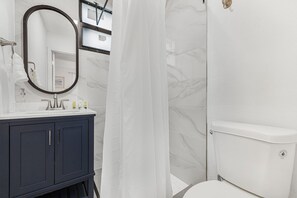 Bathroom - Spacious 3BR House with Private Pool  (Miami)