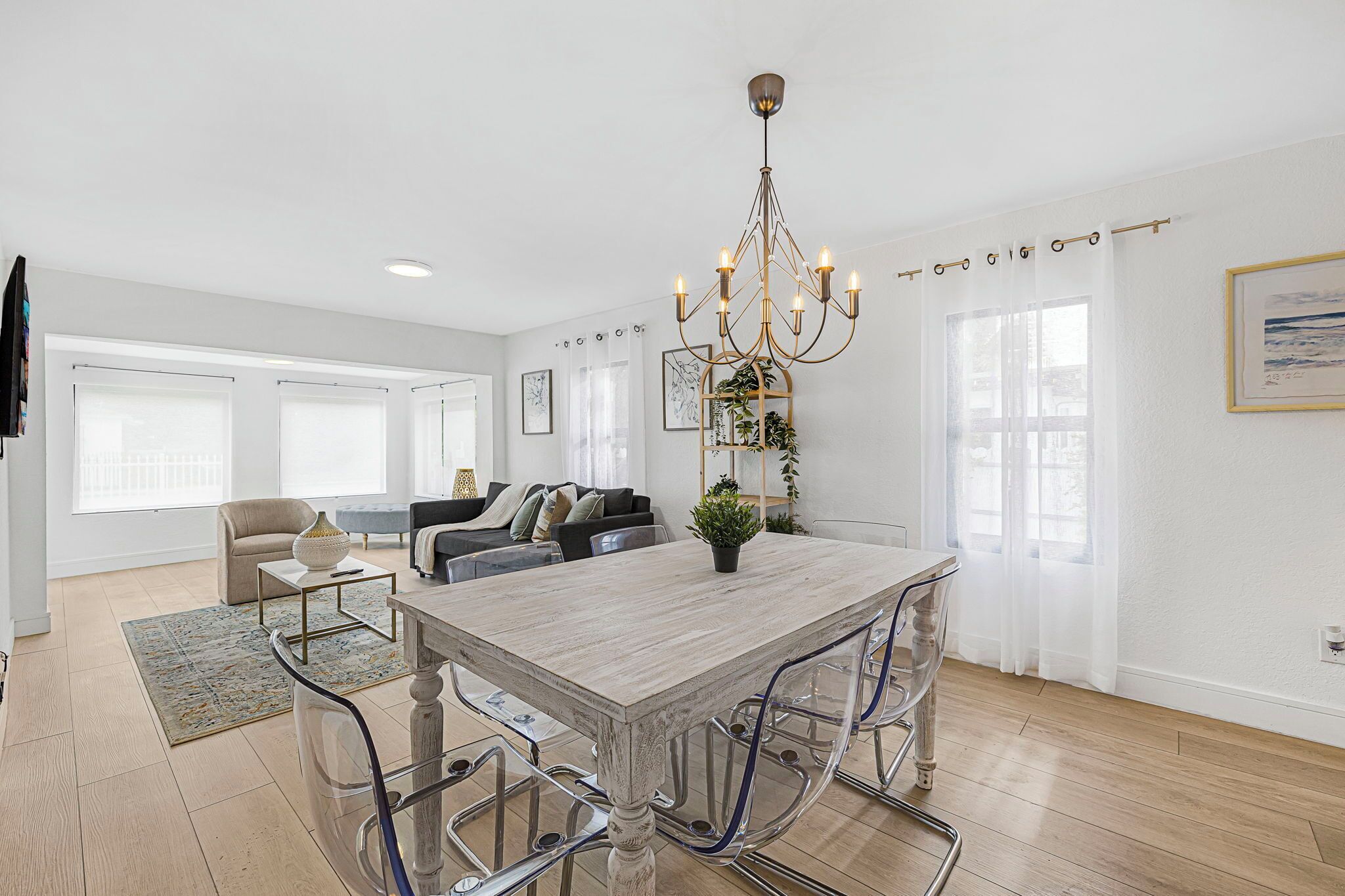 Family House, Patio | In-room dining