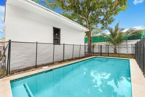 Outdoor pool - Spacious 3BR House with Private Pool  (Miami)