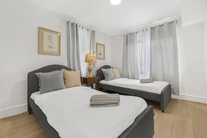 3 bedrooms, premium bedding, blackout curtains, iron/ironing board - Spacious 3BR House with Private Pool (Miami)