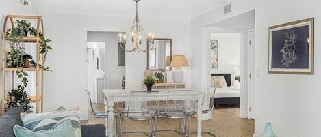 Casa família, varanda | Área de estar | Smart TV 50 polegadas com canais via satélite