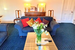 DVD player - Self Catering Apartment (South Wing) at  St Andrews House Prestwick sleeps 5

 (Monkton)