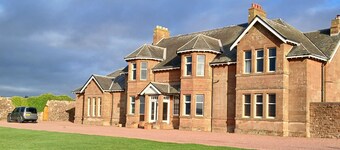 Self Catering Apartment (South Wing) at  St Andrews House Prestwick sleeps 5

