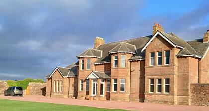 Self Catering Apartment (South Wing) at St Andrews House Prestwick sleeps 5
