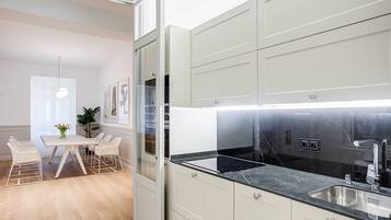 Dishwasher, cookware/dishes/utensils