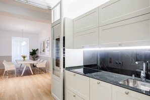 Dishwasher, cookware/dishes/utensils