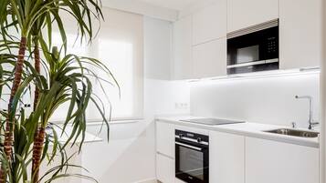 Dishwasher, cookware/dishes/utensils