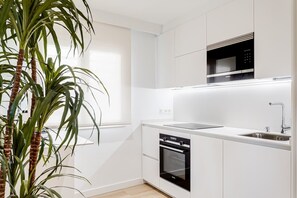 Dishwasher, cookware/dishes/utensils