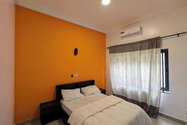 2 bedrooms, iron/ironing board, WiFi, bed sheets - 2 bedroom furnished rental in Agla / Cotonou  (Cotonou)
