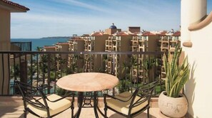 Outdoor dining - 2BD in Villa del Palmar Flamingos Beach Resort Available for Christmas and NYE! (Flamingos, Bucerías)