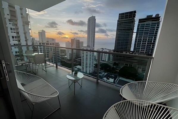 Outdoor dining - Infinitum  (Cartagena)