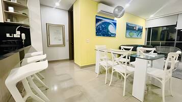 Basic Apartment | Dining