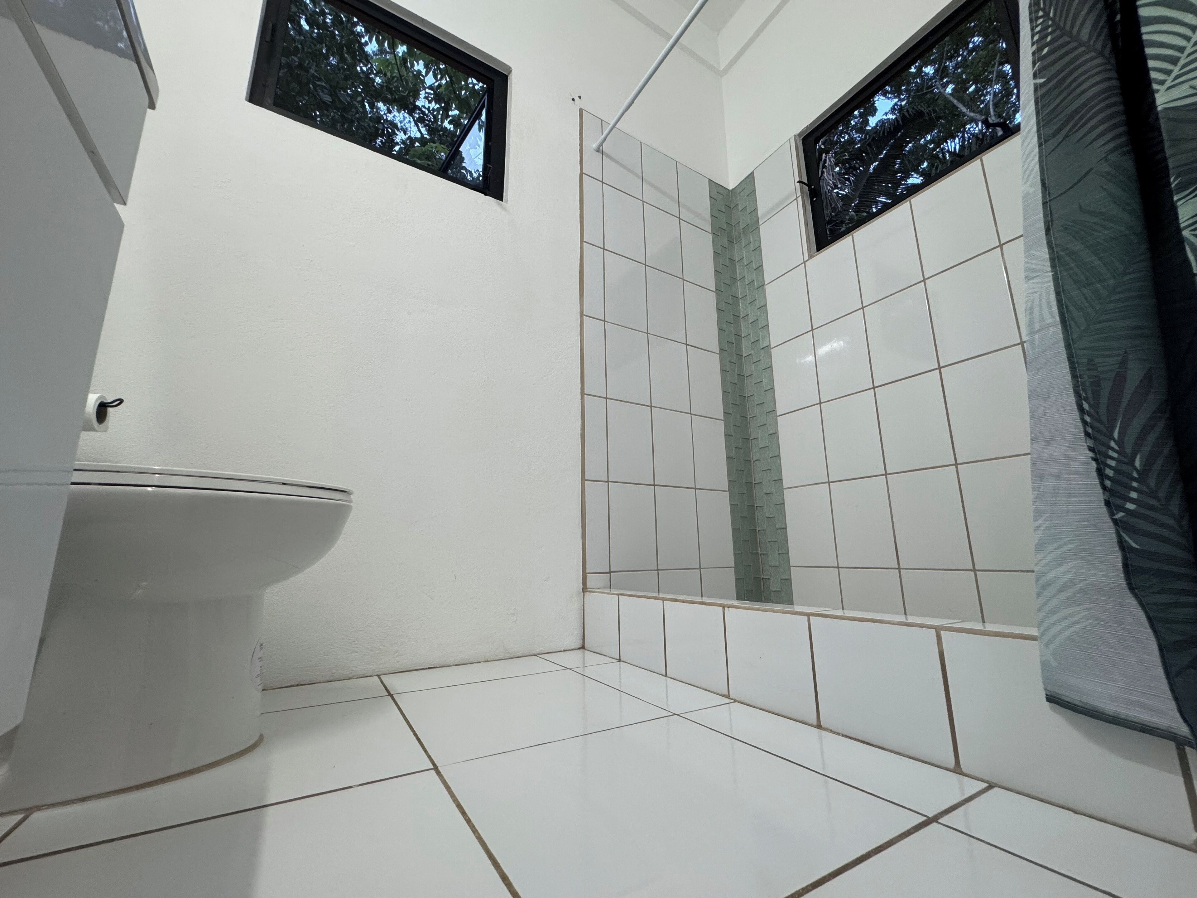 淋浴设施、毛巾、卫生纸