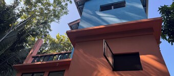 Papaya Jungle House - Queen Bed, A/C, &  Tree Top Terrace