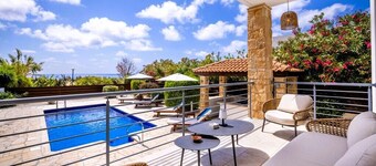 Paphos Luxury Beachfront Villa: Private Pool, Hot Tub & Sea Views