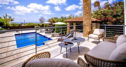 Paphos Luxury Beachfront Villa: Private Pool, Hot Tub & Sea Views
