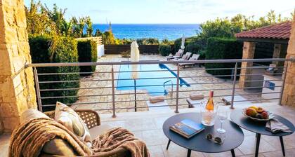 BEACHFRONT Luxury Paphos Villa: 4BR, Private Pool & Hot Tub | Flexible Stay