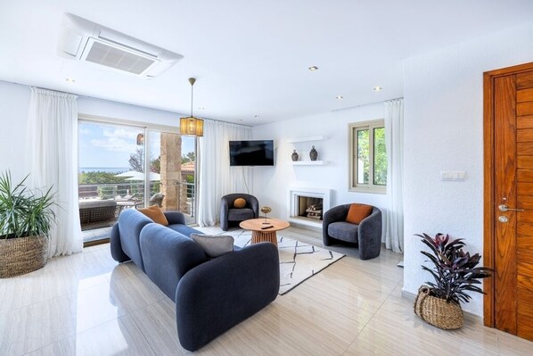 Smart-tv och eldstad