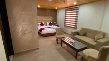 Suite estudio, vista a la ciudad | Sábanas de algodón egipcio y ropa de cama de alta calidad