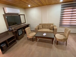 开间套房, 城市景观 | 埃及棉床单、高档床上用品、记忆海绵床垫、迷你吧