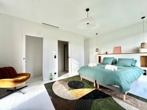 7 Schlafzimmer, Schreibtisch, Bügeleisen/Bügelbrett, WLAN