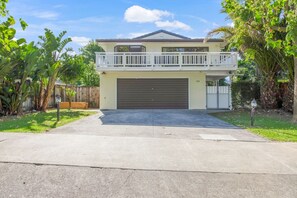 Unclassified image, 3 of 32, button - Green Family 5BR Retreat in Wattle Downs w Yard (Auckland South)