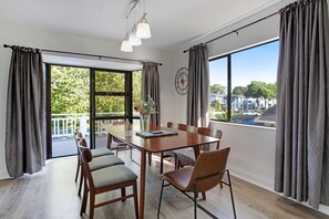 Unclassified image, 3 of 32, button - Green Family 5BR Retreat in Wattle Downs w Yard (Auckland South)