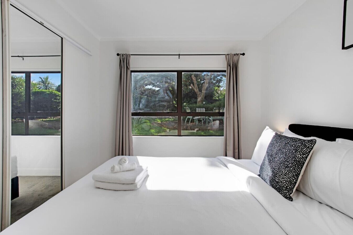 5 bedrooms, iron/ironing board, free WiFi, bed sheets